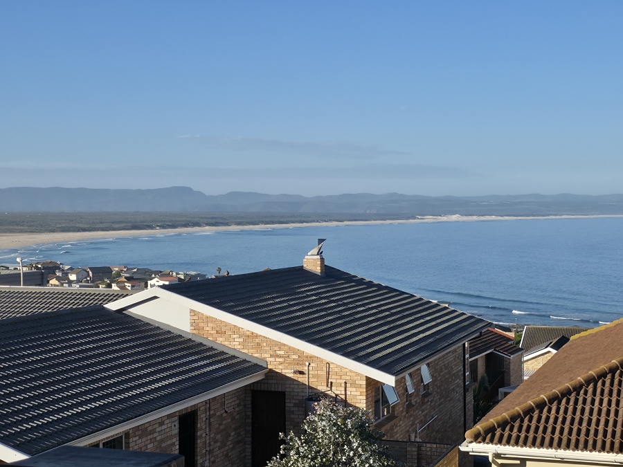 4 Bedroom Property for Sale in Wavecrest Eastern Cape
